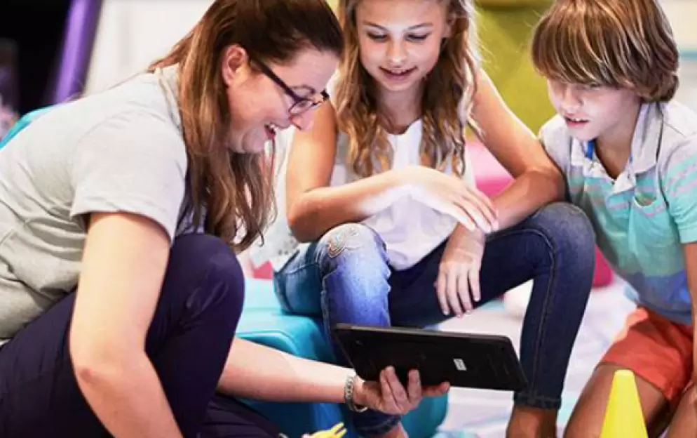 Celebrity Cruises Sihouette Cadets 1.png